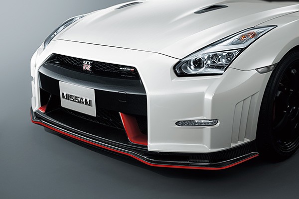 日産自動車は19日、高級スポーツカー「GT-R」の特別モデル「NISMO」を2月末から発売すると発表した。