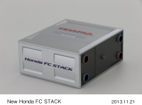 ホンダが20日、2013年ロサンゼルスオートショーで公開した新型の燃料電池電気自動車（FCEV）「Honda FCEV CONCEPT」に搭載する新開発のHonda FC STACK（写真提供：ホンダ）