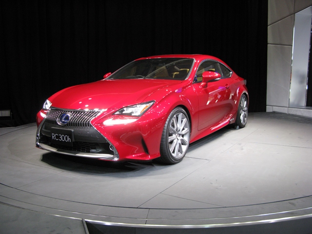 レクサスが世界初公開した「LEXUS RC 300h」