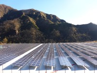 古河機械金属が公開した完成後の太陽光発電所の写真。