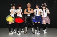 4人組アイドル乙女新党 アジャコングが手荒い祝福「頂点目指すなら頑張れ」