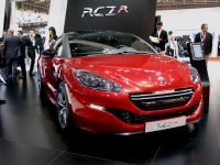 「RCZ R」の心臓は1.6リッターターボ。出力は270ps。プジョーが送り出す市販車としては史上最高のパワーを誇る。