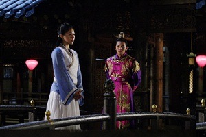 MBC月火ドラマ『奇皇后』のハ・ジウォンとチ・チャンウクが、真夜中に橋の上で密会する姿がキャッチされた。