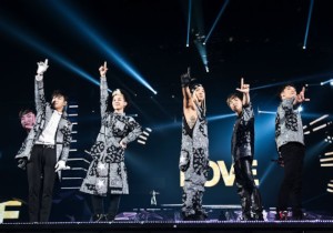 海外アーティスト初となる日本6大ドームツアーを開催中のBIGBANGが、名古屋ドームで8万1千人の観客を動員し、引き続き大盛況で公演を繰り広げている。写真＝YGエンターテインメント