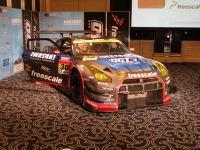 2013年、国内最高峰の自動車レース『SUPER GT』に参戦したチーム「OGT! Racing」のレースカー、日産GT-R。来季はトヨタ・プリウスGTが主力車種となる予定だ。