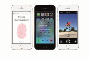 NTTドコモは18日、同社のiPhone利用者向けに「ケータイ補償サービス for iPhone」の提供を19日から開始すると発表した。（写真提供：アップル）
