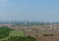 三井物産が出資するメキシコ合衆国オアハカ州で建設中のサント・ドミンゴ風力発電所の現場写真（三井物産プレスリリースより）