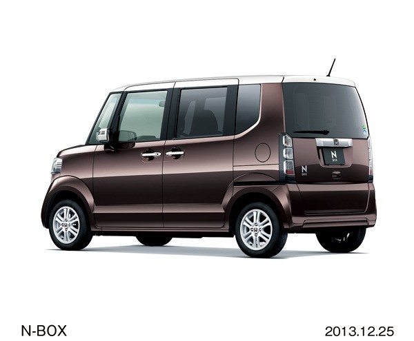 ホンダが25日、マイナーモデルチェンジして発売した軽自動車「N-BOX」