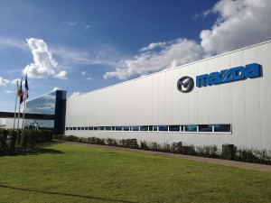 マツダが量産を開始したメキシコ合衆国グアナファト州サラマンカ市に位置する新工場「Mazda de Mexico Vehicle Operation」の外観（写真提供：マツダ）