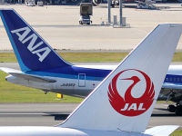2013年、日本航空(JAL)と全日空(ANA)それぞれの9月中間連結決算は明暗の分かれる結果であった