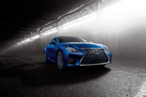 トヨタ自動車が2014年北米国際自動車ショーに出展する新型高性能クーペ「LEXUS RC F」（写真提供：トヨタ自動車）