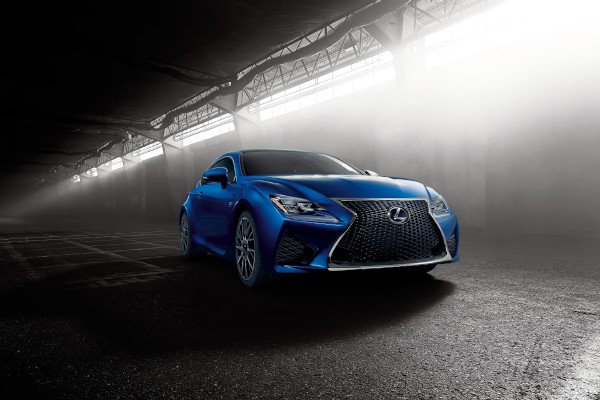 トヨタ自動車が2014年北米国際自動車ショーに出展する新型高性能クーペ「LEXUS RC F」（写真提供：トヨタ自動車）