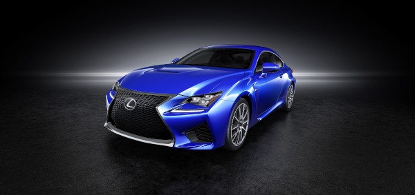 トヨタ自動車が2014年北米国際自動車ショーに出展する新型高性能クーペ「LEXUS RC F」（写真提供：トヨタ自動車）