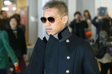 ACミラン・本田圭佑、ミラノに向けて着用したファッションはマイキータとグッチ