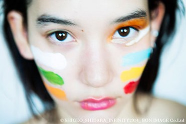 若干15歳で世界へ羽ばたく、注目モデル「松岡モナ」の写真展 - 北島明ら9人の写真家が撮りおろし