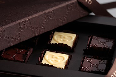グッチ(GUCCI)からバレンタインに向けて新作チョコ - ハートシェイプのGモチーフ