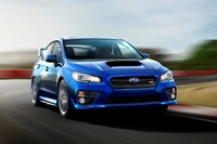 富士重工業が2014年北米国際自動車ショーで世界初公開した新型「WRX STI」（米国仕様車）。