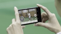 ラケットに装着して、テニスのショットを分析し、スマートフォンなどで表示できる「Smart Tennis Sensor」（写真提供：ソニー）