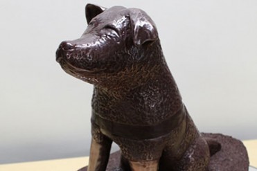 総量60キロ！チョコレートの等身大ハチ公が渋谷に出現 - ヒカリエや東急で展示