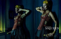 「アレキサンダーマックイーン(ALEXANDER MCQUEEN)」 2014年春夏キャンペーンフィルムにケイトモスを起用