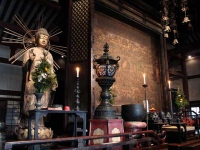 日本の寺社で初めて、電源、配線、メンテナンス不要のEnOceanスイッチが導入された當麻寺(奈良県・葛城市)。国宝の「當麻曼陀羅図厨子」などが堂内に美しく浮かび上がる。