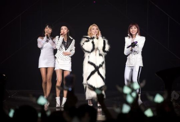 2NE1が、米ビルボードのメインチャートである「ビルボード200」でK-POP史上最も高い順位を記録した。写真＝YGエンターテインメント