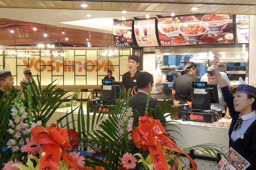 吉野家インターナショナルが山東省青島市で出店した第1号店「永旺店」