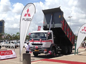 三菱ふそうトラック･バスがタンザニアで発売した大型トラック「FJ」