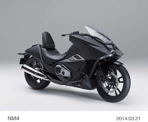 ホンダが「第30回大阪モーターサイクルショー2014」に参考出品車（市販予定車）として公開した
新コンセプトモデル「NM4（エヌエムフォー）」