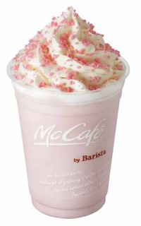 「McCafé by Barista」に21日から追加される期間限定ドリンク「さくらんぼフラッペ」