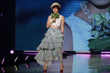 【前篇】東京ランウェイ2014 S/S - 中村アン、篠田麻里子登場、E-girlsのライブも