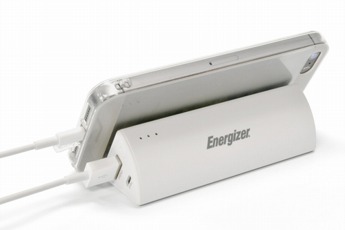 スマートフォンに吸着できるモバイルバッテリー「Energizer Power Stand PS2800」