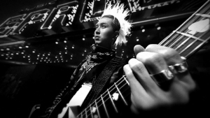 トヨタマーケティングジャパンは、松田翔太さんと橋本愛さんを起用した「スペイド」特別仕様車「1.5F Jack」のCM「SPADE CITY」篇を2日から全国放映する。