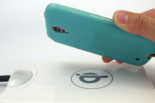 MicroUSB対応スマートフォンでワイヤレス充電が行える薄型充電シート『置きらく充電レシーバーシート for Android』