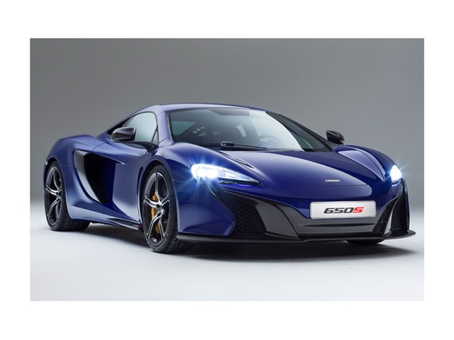 写真はマクラーレン650S クーペで、日本での価格は消費税込み3160万円。650ps/7250rpm、69.1kg.m(678Nm)/6000rpmの出力&トルクを持ったミッドシップ・スーパースポーツだ。