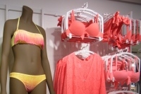 レギンスパンツの伊「カルツェドニア」が日本初進出　大阪・エキモ梅田に1号店