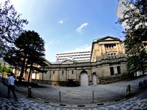 8日の「サムライトーク」で、日銀の黒田総裁は「嵐を呼ぶ男」と化した