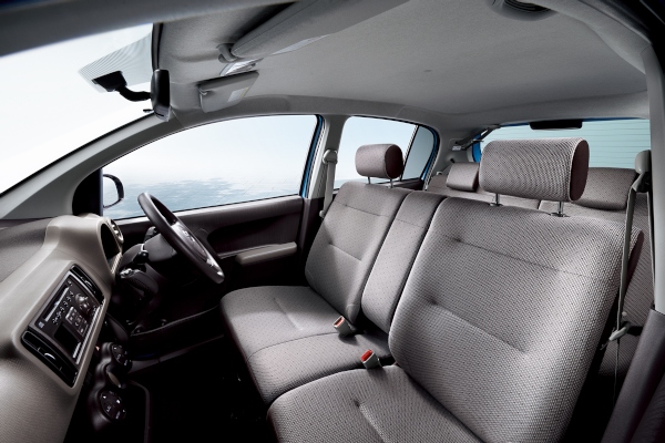 トヨタがマイナーチェンジして14日発売した小型のハッチバック車「パッソ」