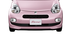 トヨタがマイナーチェンジして14日発売した小型のハッチバック車「パッソ」