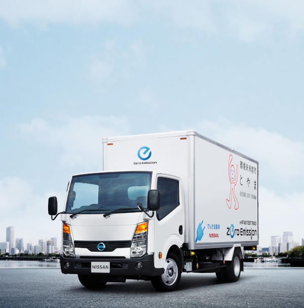 日産自動車が富山市と実証運行を行なうトラック「e-NT400テストトラック」。100%電気だけで運航できる。