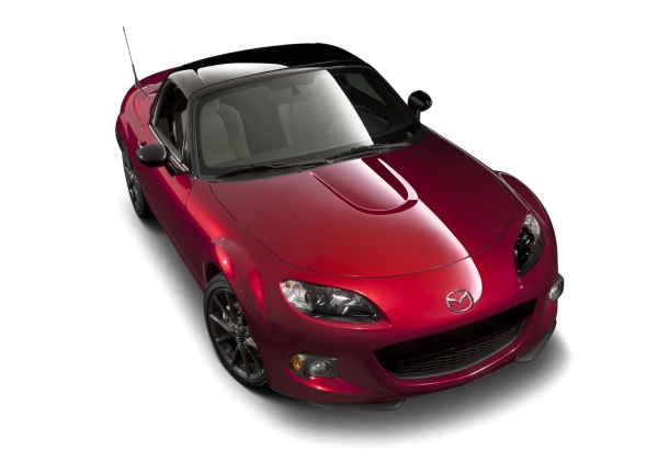 16日、マツダはニューヨーク国際オートショーにおいて、Mazda MX-5（日本名・マツダロードスター）の誕生25周年を記念した特別仕様車「Mazda MX-5 Miata 25th Anniversary Edition」を世界初公開すると発表した。