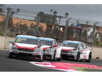 WTCC(世界ツーリングカー選手権/World Touring Car Championship)とは、 国際自動車連盟(FIA)が管轄する世界選手権のひとつ。1.6 リッター直噴ターボエンジン+6速シーケンシャル・ミッション、4ドア、2輪駆動の量産車をベースにしたマシンで競う。モロッコのマラケシュで4月12日・13日に行なわれたWTCCの緒戦で、シトロエン・チームは表彰台を独占した。