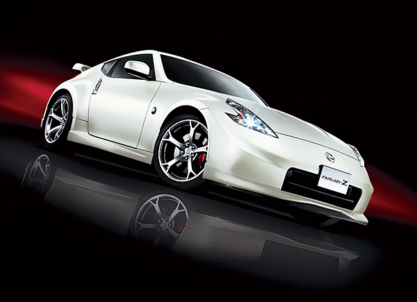 日産自動車が北京モーターショーに出展した「フェアレディZ NISMO」