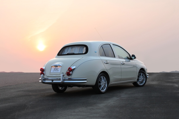 光岡自動車が日本橋三越本店とコラボレートした三越オリジナル限定車「Viewt MIYABI」