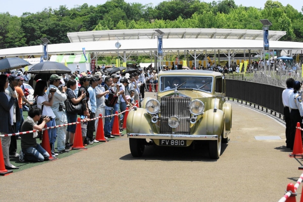トヨタ博物館のイベント「クラシックカー・フェスティバル」の2013年走行披露の様子