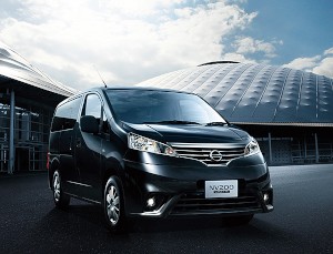 日産自動車が小型商用車「NV200バネット」に追加した新グレードのバン「プレミアムGX」
