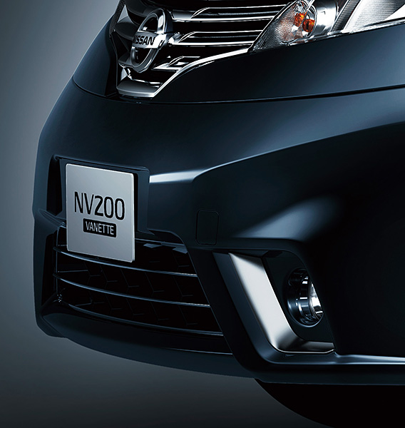 小型商用車「NV200バネット」に追加された新グレードのバン「プレミアムGX」の専用フロントバンパー