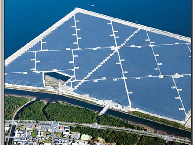 大分ソーラーパワーの概観。年間予想発電電力量は一般家庭約3万世帯分に相当する8700万kWhだ。