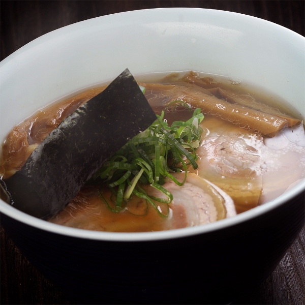 新横浜ラーメン博物館で、人気ラーメン店「支那そばや」創業者、佐野実さんを偲ぶ「佐野実追悼展」が開催される。