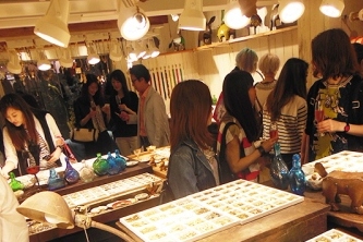 個性派パーツ2000種類　米の人気DIYアクセ「ブルックリンチャーム」　東京・原宿に日本1号店